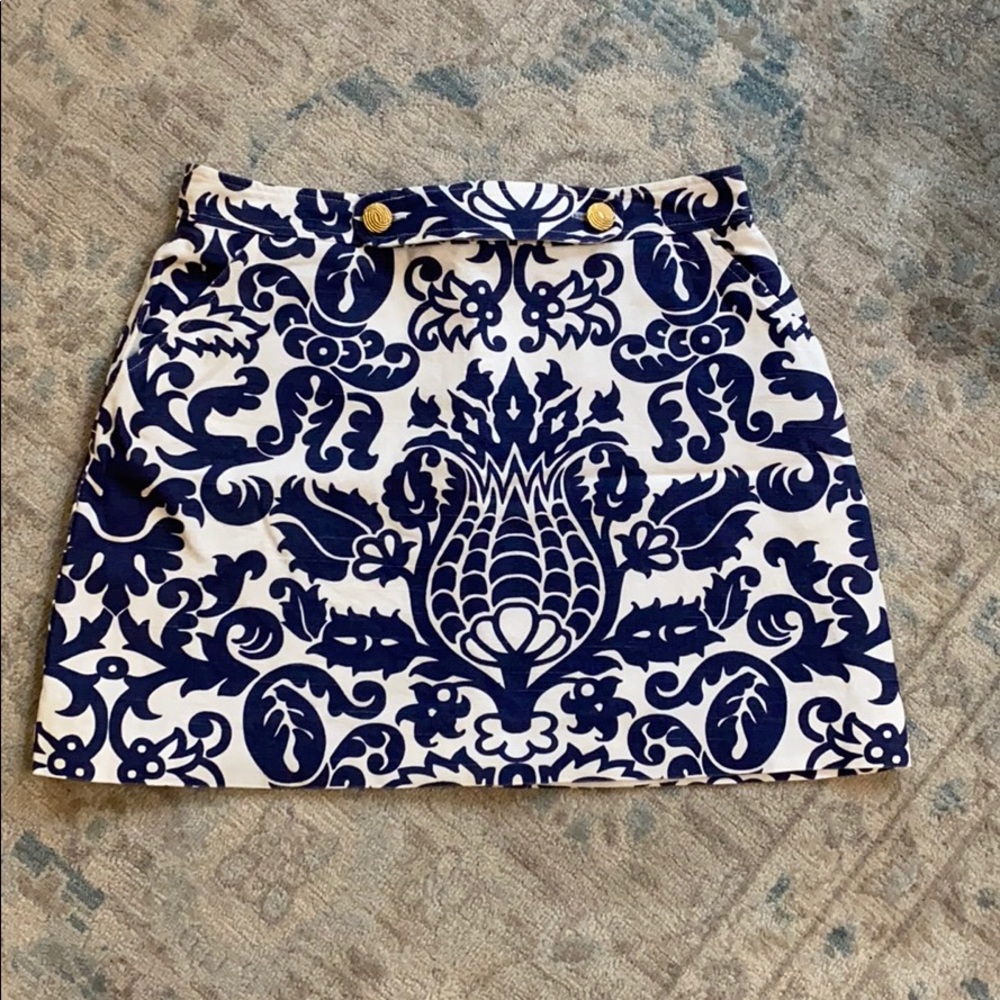 Patterned skirt with gold buttons